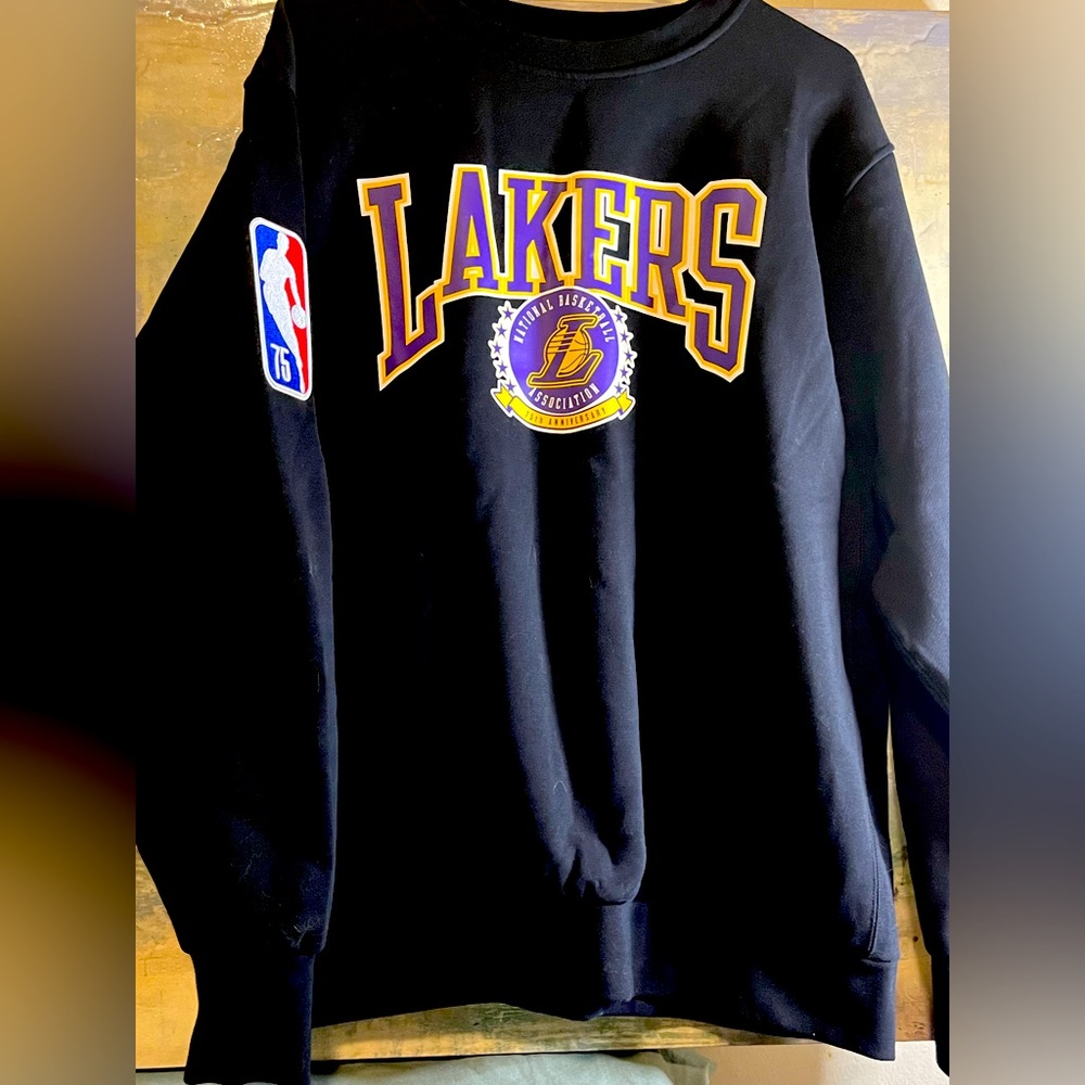 NBA LAKERS SWEATER